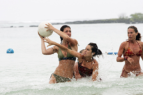 Still of Jerri Manthey, Amanda Kimmel and Danielle DiLorenzo in Survivor (2000)