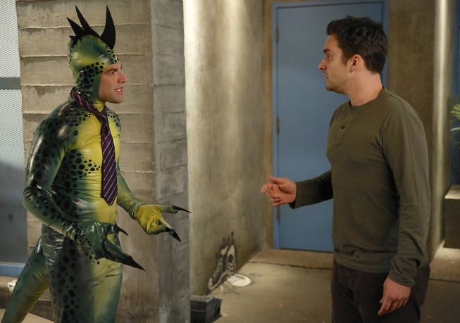 Still of Max Greenfield and Jake Johnson in New Girl (2011)