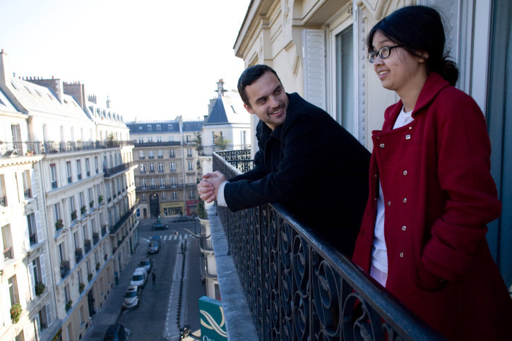 Still of Jake Johnson and Charlyne Yi in Paper Heart (2009)