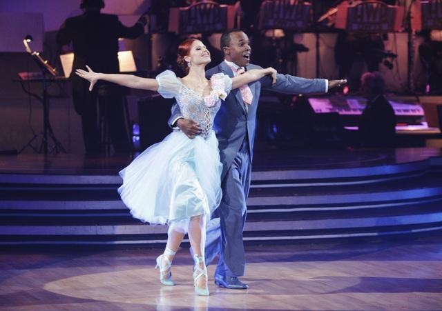 Still of Sugar Ray Leonard and Anna Trebunskaya in Dancing with the Stars (2005)