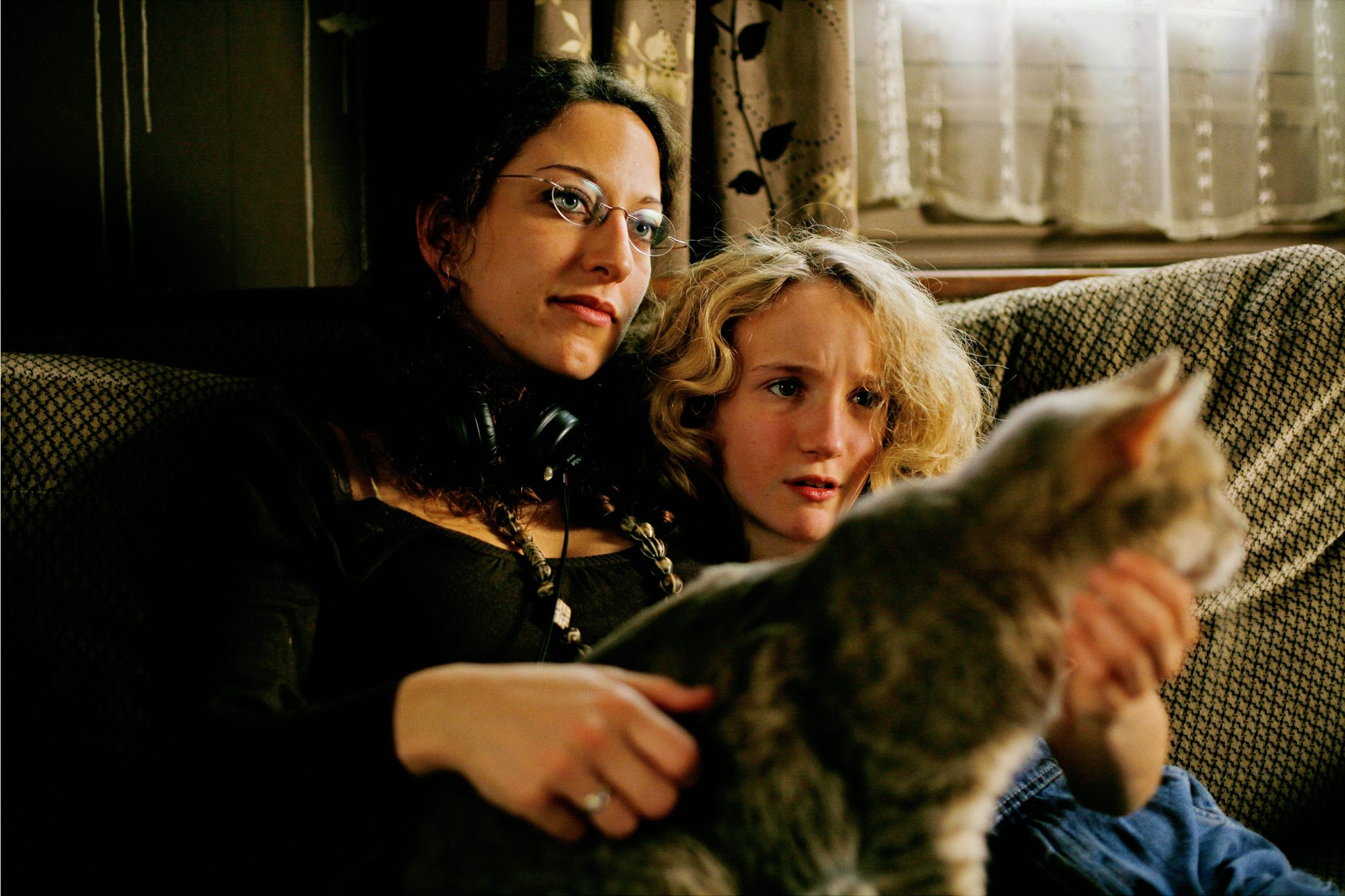 Still of Mona Achache and Garance Le Guillermic in Le hérisson (2009)