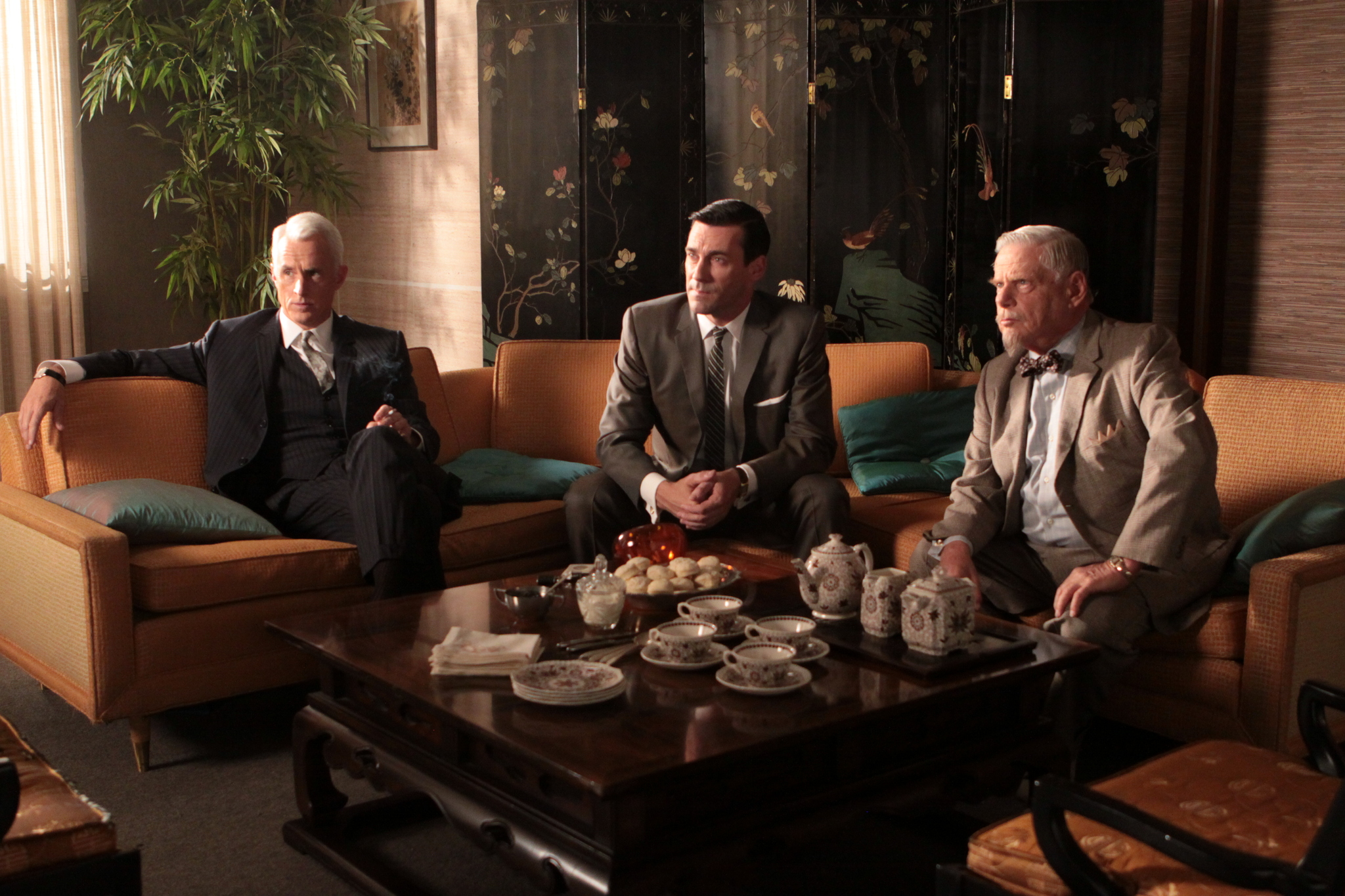 Still of Jon Hamm, Robert Morse and John Slattery in MAD MEN. Reklamos vilkai (2007)