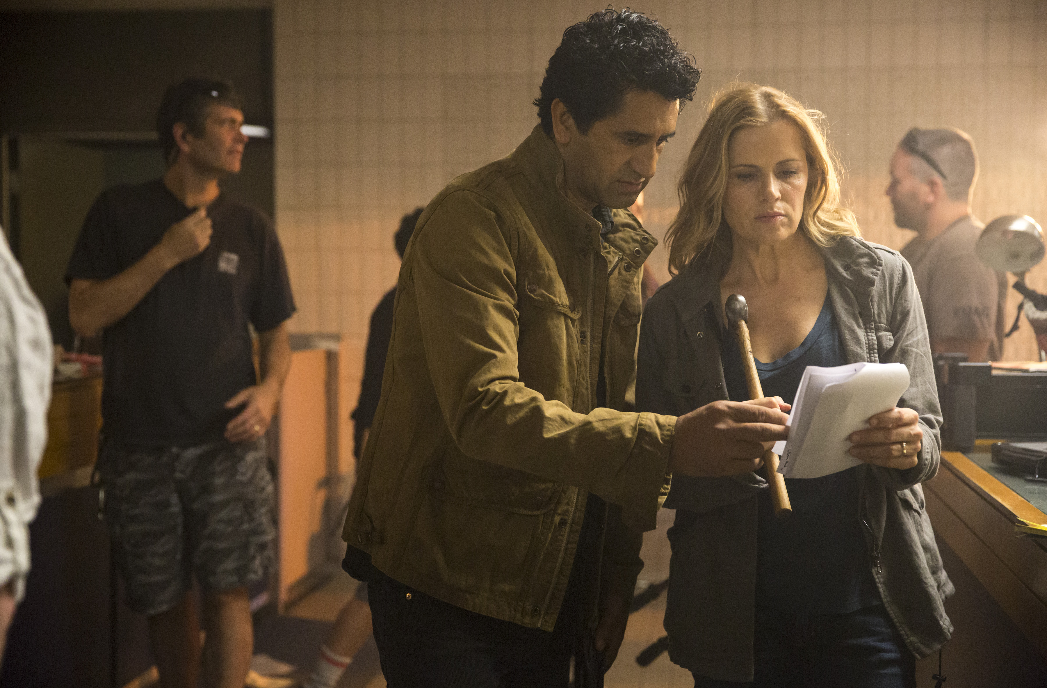 Still of Cliff Curtis and Kim Dickens in Fear the Walking Dead (2015)