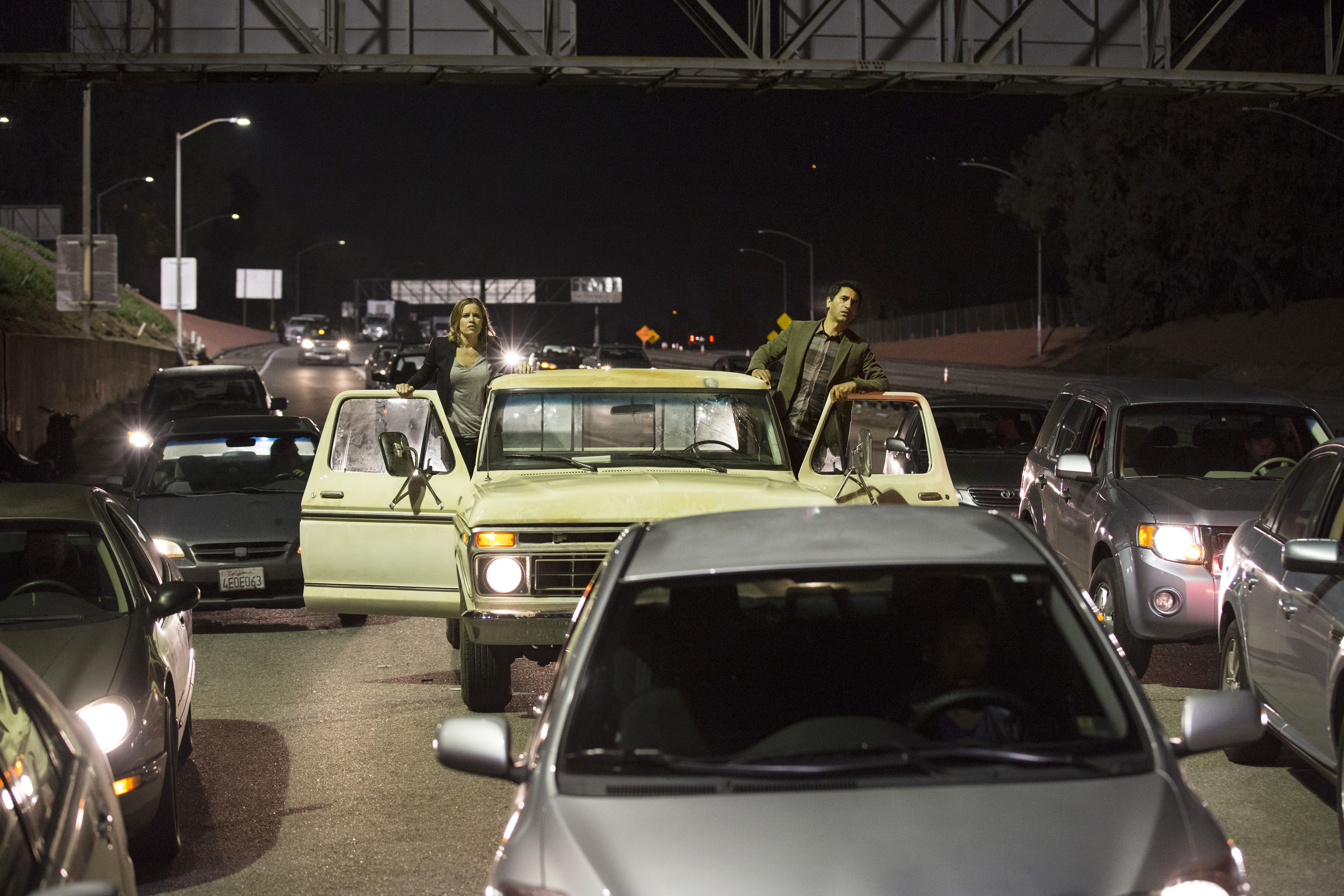 Still of Cliff Curtis and Kim Dickens in Fear the Walking Dead (2015)