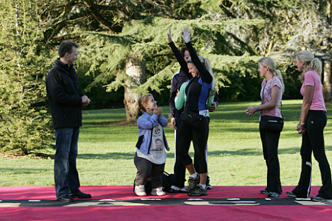 Still of Phil Keoghan, Danielle Turner and Eric Sanchez in The Amazing Race: Low to the Ground, That's My Technique (2007)