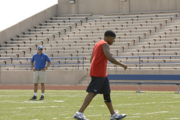 Still of Kyle Chandler and Gaius Charles in Friday Night Lights (2006)