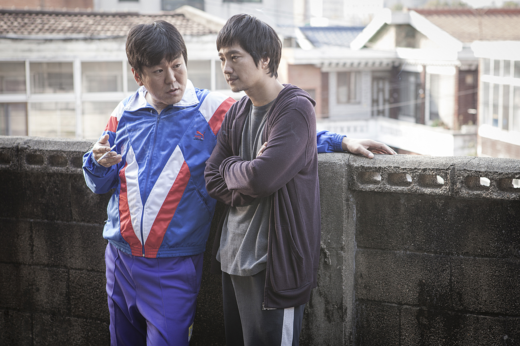 Still of Hae-il Park and Je-mun Yun in Go-ryeong-hwa-ga-jok (2013)