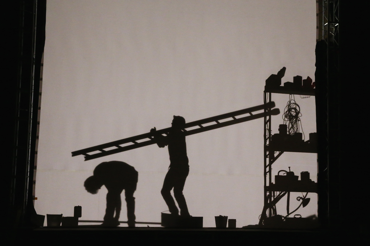 Still of Ty Burrell and Nolan Gould in Moderni seima (2009)