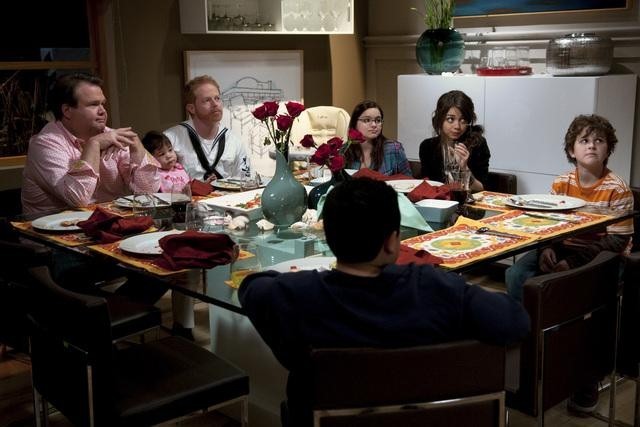 Still of Jesse Tyler Ferguson, Sarah Hyland, Eric Stonestreet, Ariel Winter, Nolan Gould and Rico Rodriguez in Moderni seima (2009)