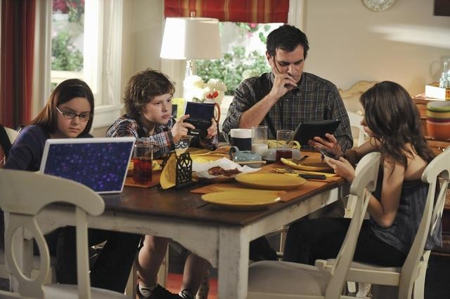 Still of Ty Burrell, Sarah Hyland, Ariel Winter and Nolan Gould in Moderni seima (2009)