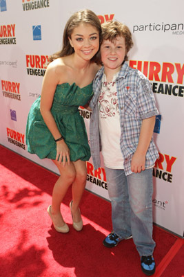 Sarah Hyland and Nolan Gould at event of Furry Vengeance (2010)