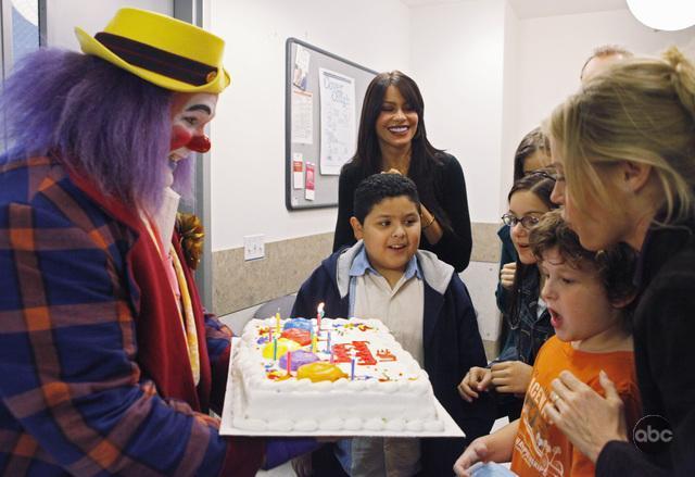 Still of Sofía Vergara, Julie Bowen, Eric Stonestreet, Nolan Gould and Rico Rodriguez in Moderni seima (2009)