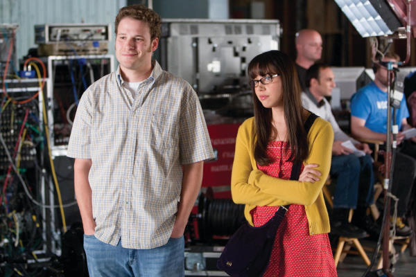 Still of Seth Rogen and Aubrey Plaza in Funny People (2009)