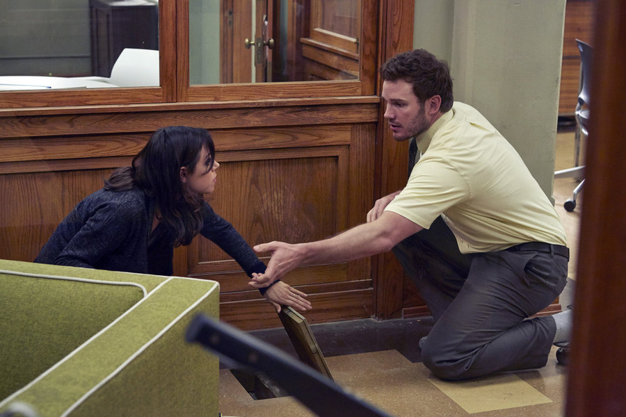 Still of Chris Pratt and Aubrey Plaza in Parks and Recreation (2009)