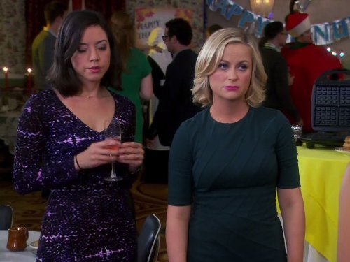 Still of Amy Poehler and Aubrey Plaza in Parks and Recreation (2009)