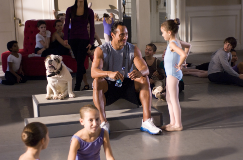 Still of Dwayne Johnson and Madison Pettis in The Game Plan (2007)