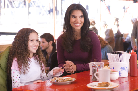 Still of Roselyn Sanchez and Madison Pettis in The Game Plan (2007)