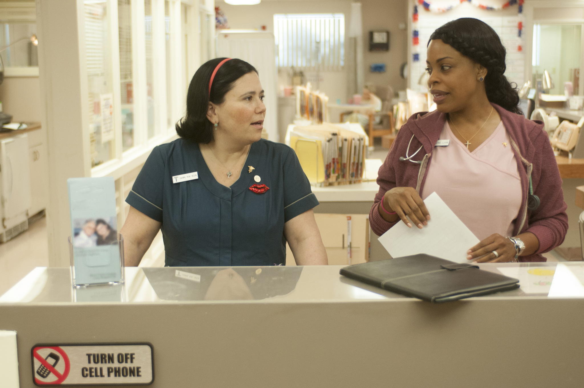 Still of Alex Borstein and Niecy Nash in Getting On (2013)