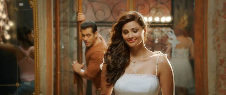 Still of Salman Khan and Daisy Shah in Jai Ho (2014)