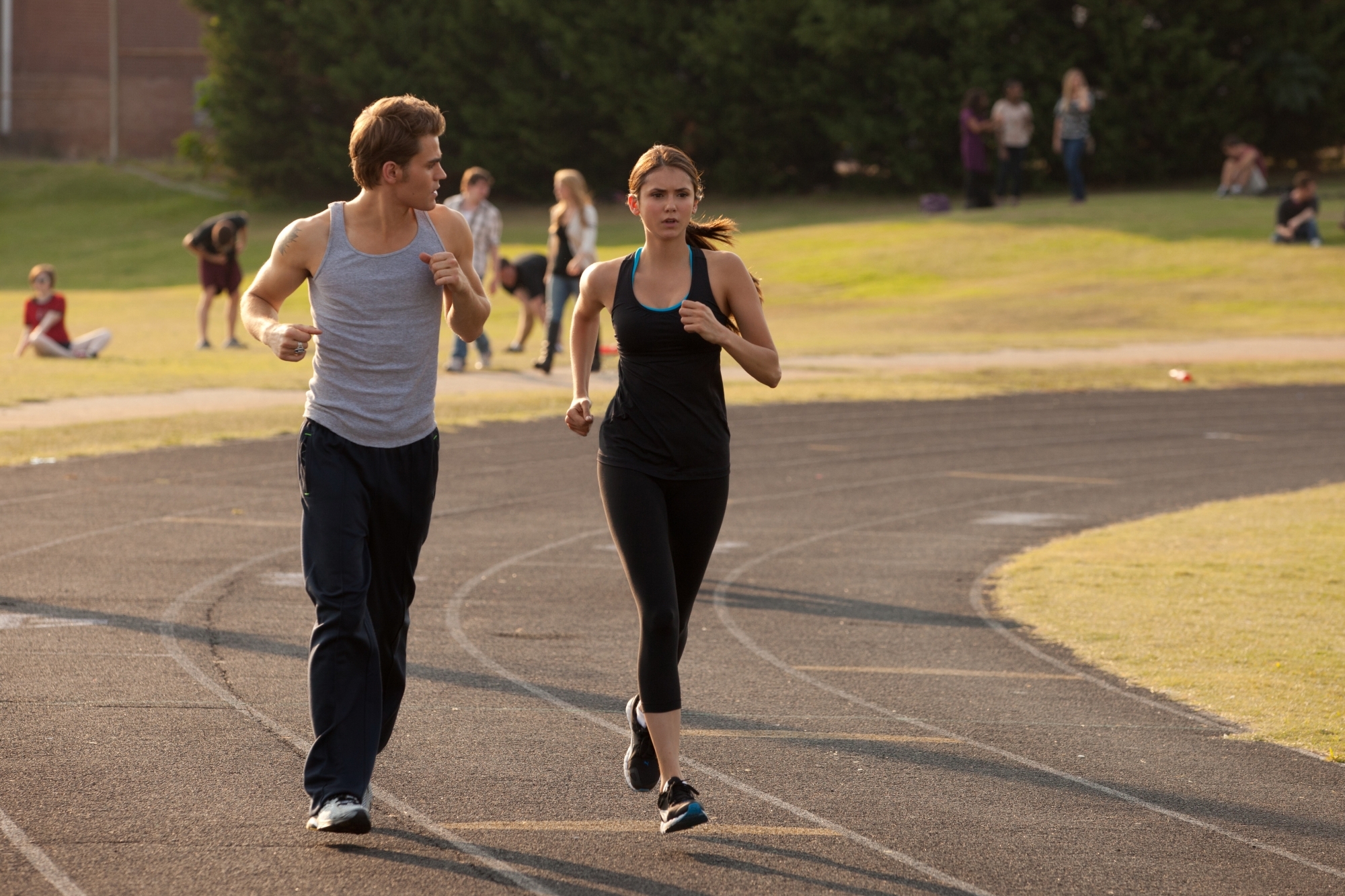 Still of Paul Wesley and Nina Dobrev in Vampyro dienorasciai (2009)