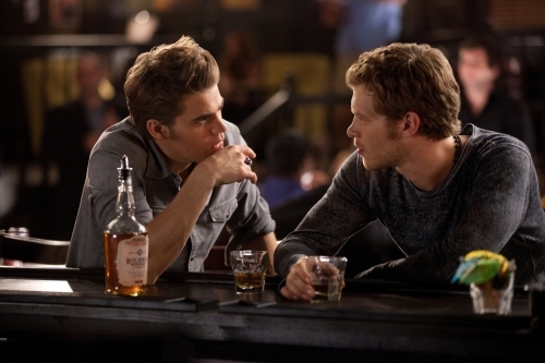 Still of Joseph Morgan and Paul Wesley in Vampyro dienorasciai (2009)