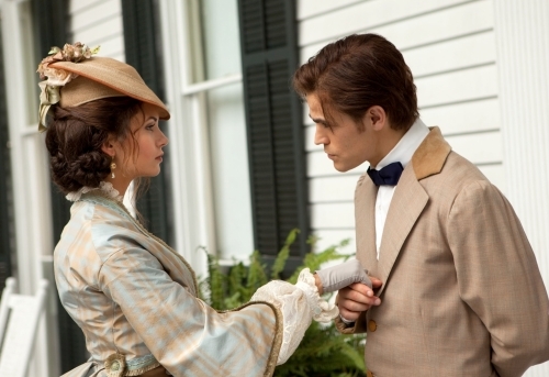 Still of Paul Wesley and Nina Dobrev in Vampyro dienorasciai (2009)