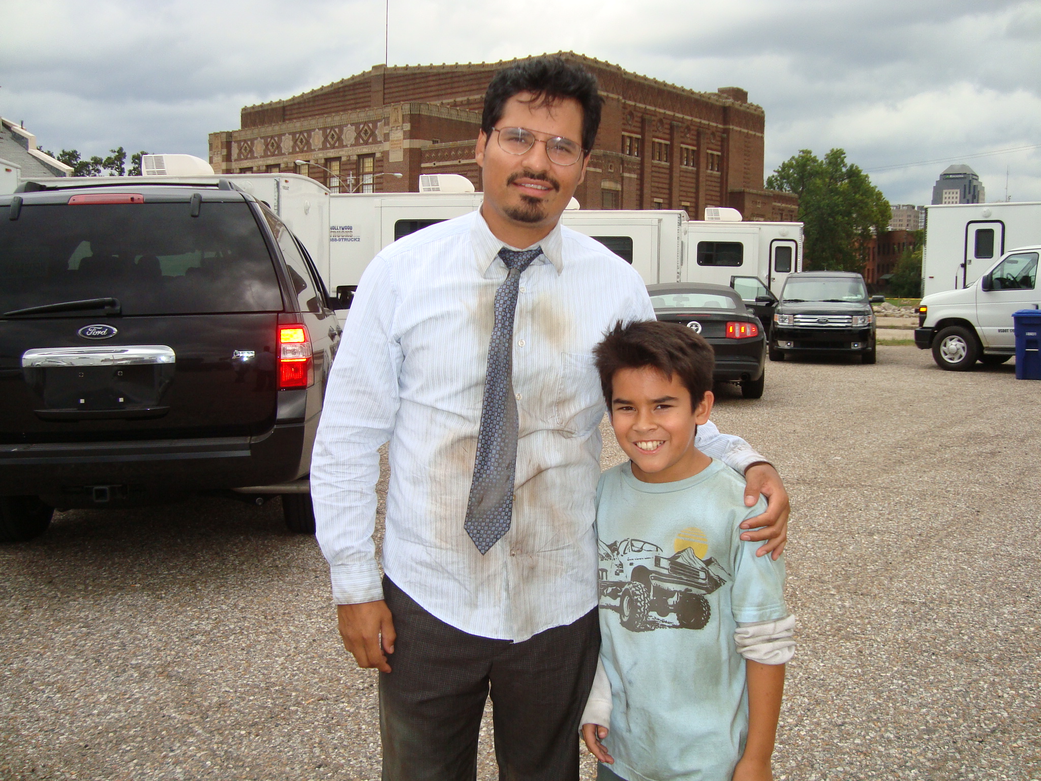 Bryce with on set dad, Michael Pena. Battle: Los Angeles