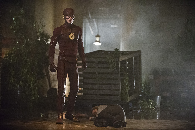 Still of Shantel VanSanten and Grant Gustin in The Flash (2014)