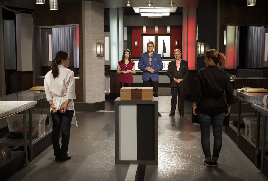 Still of Wolfgang Puck, Gail Simmons, Curtis Stone, Brooke Williamson and Shirley Chung in Top Chef Duels (2014)