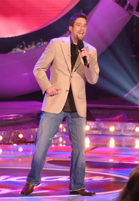 Elliott Yamin at event of American Idol: The Search for a Superstar (2002)