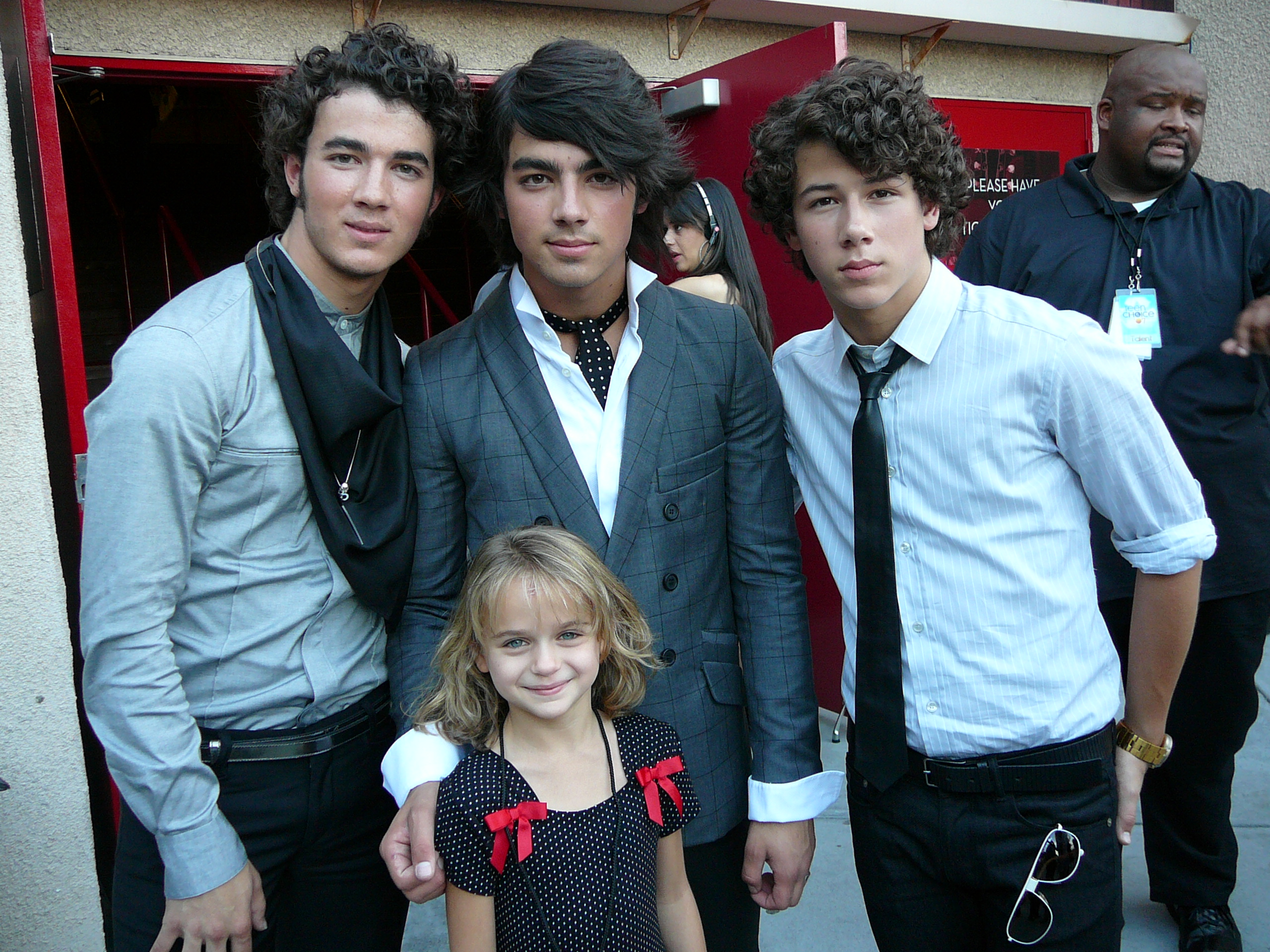 Joey King and the Jonas Brothers