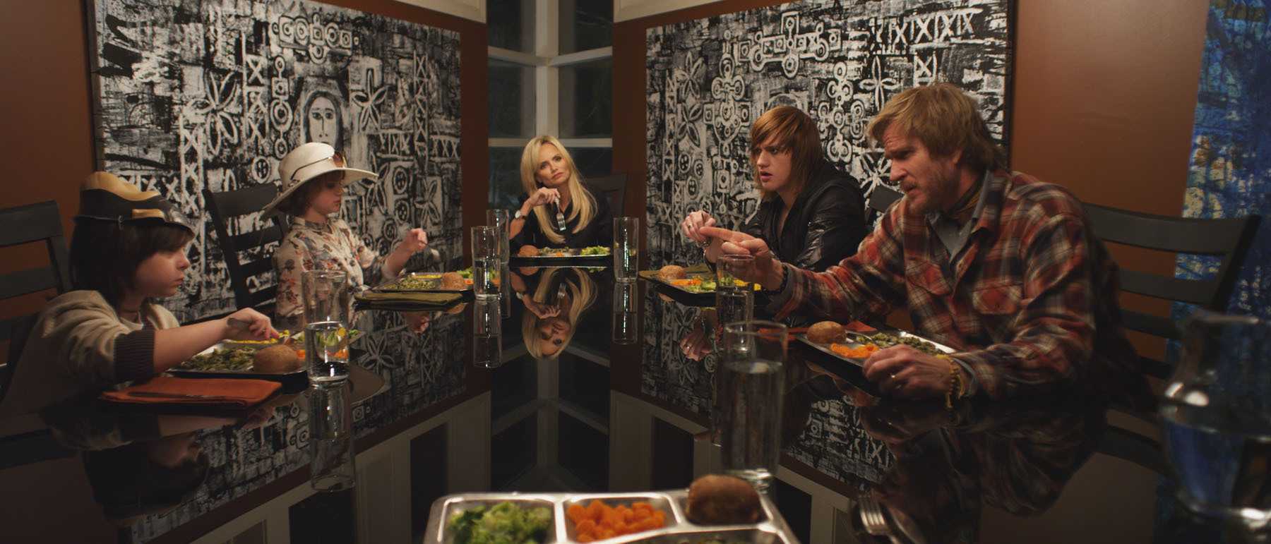 Still of Matthew Modine, Kristin Chenoweth, Joey King, Eddie Hassell and Robbie Tucker in Family Weekend (2013)