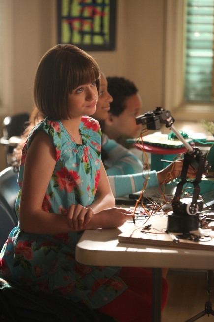 Still of Joey King in New Girl (2011)