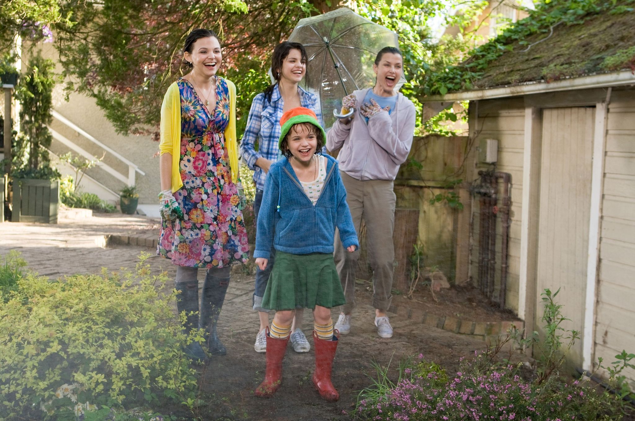 Still of Bridget Moynahan, Ginnifer Goodwin, Selena Gomez and Joey King in Ramona and Beezus (2010)