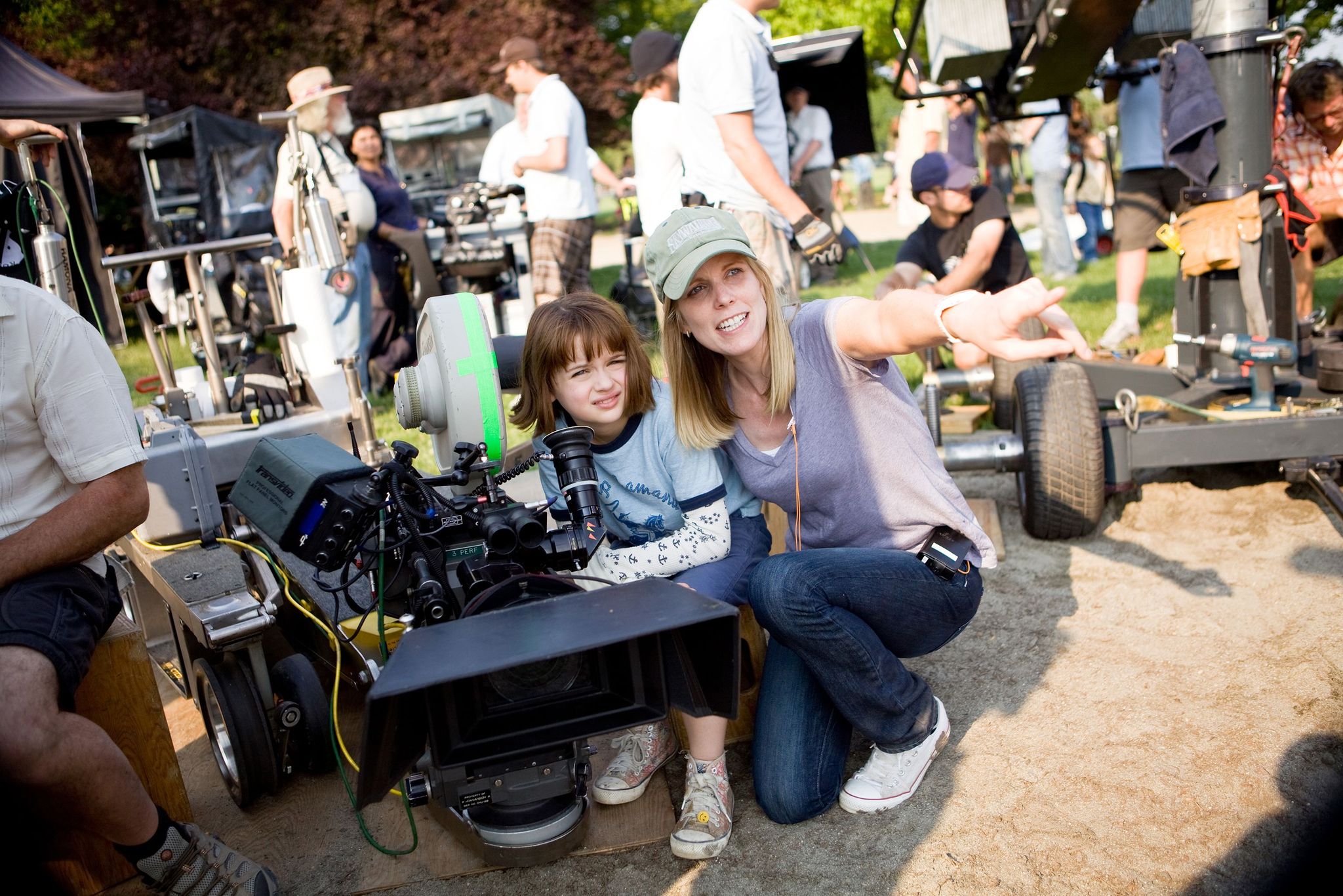 Still of Elizabeth Allen Rosenbaum and Joey King in Ramona and Beezus (2010)