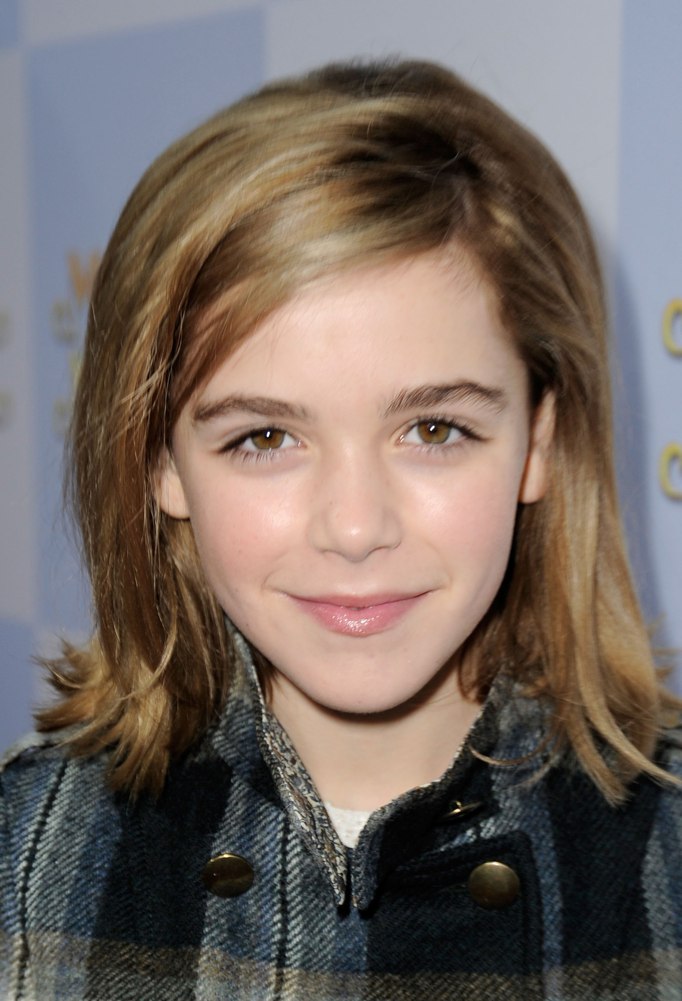 Kiernan Shipka at event of Veidrodeli, veidrodeli (2012)