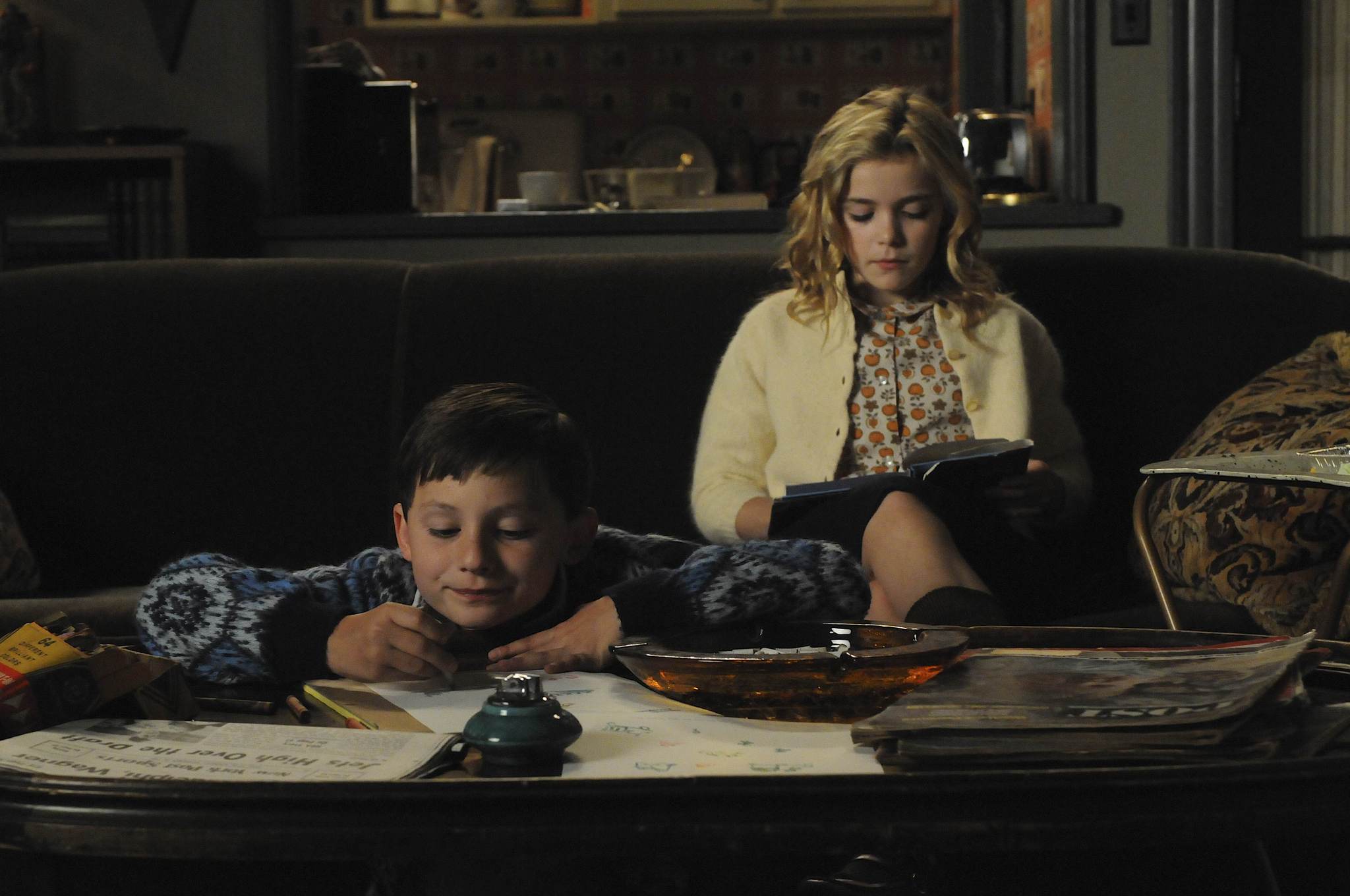 Still of Kiernan Shipka and Jared Gilmore in MAD MEN. Reklamos vilkai (2007)