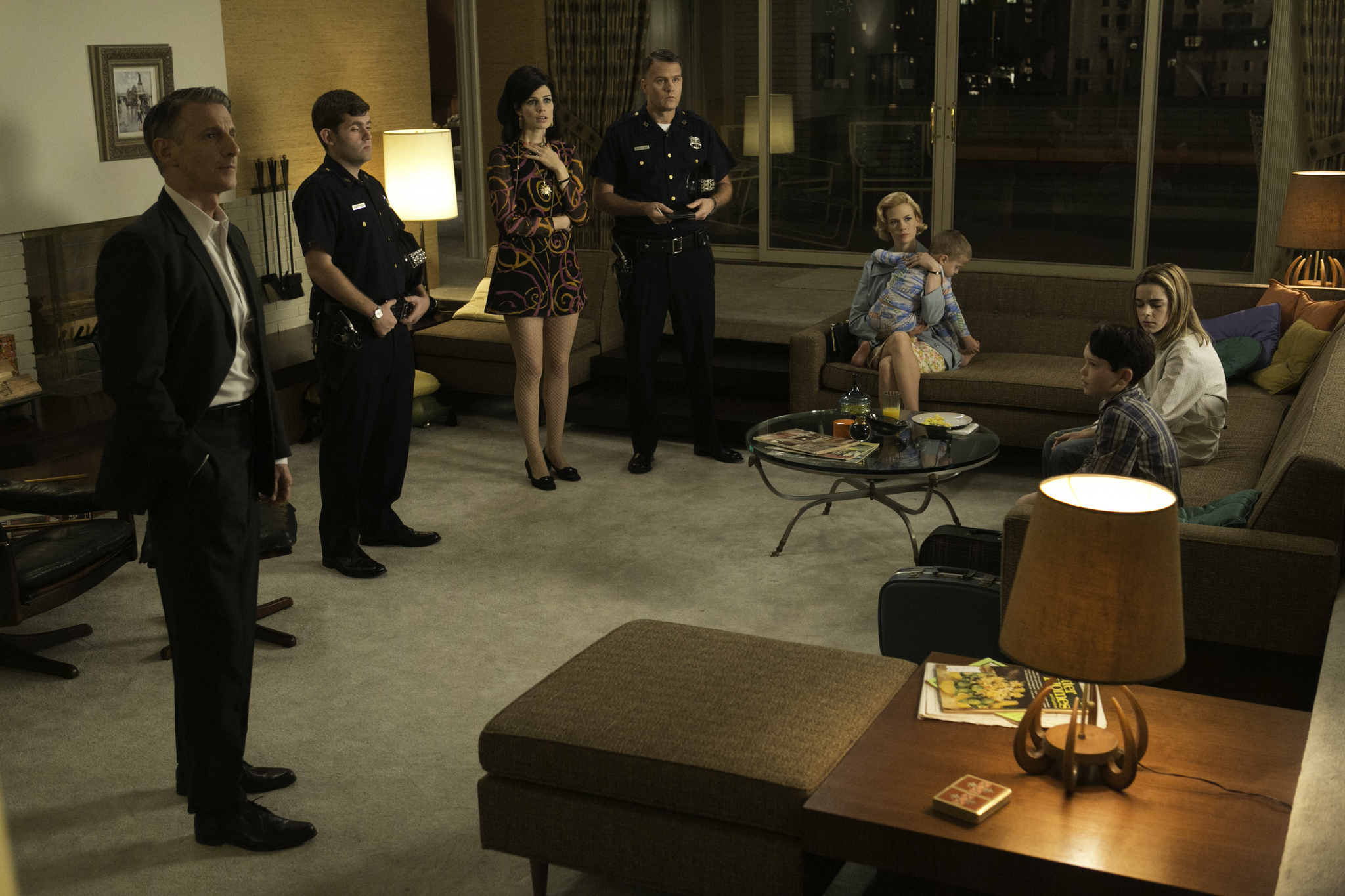 Still of January Jones, Jessica Paré, Christopher Stanley, Kiernan Shipka, Mason Vale Cotton and Ryder Londo in MAD MEN. Reklamos vilkai (2007)