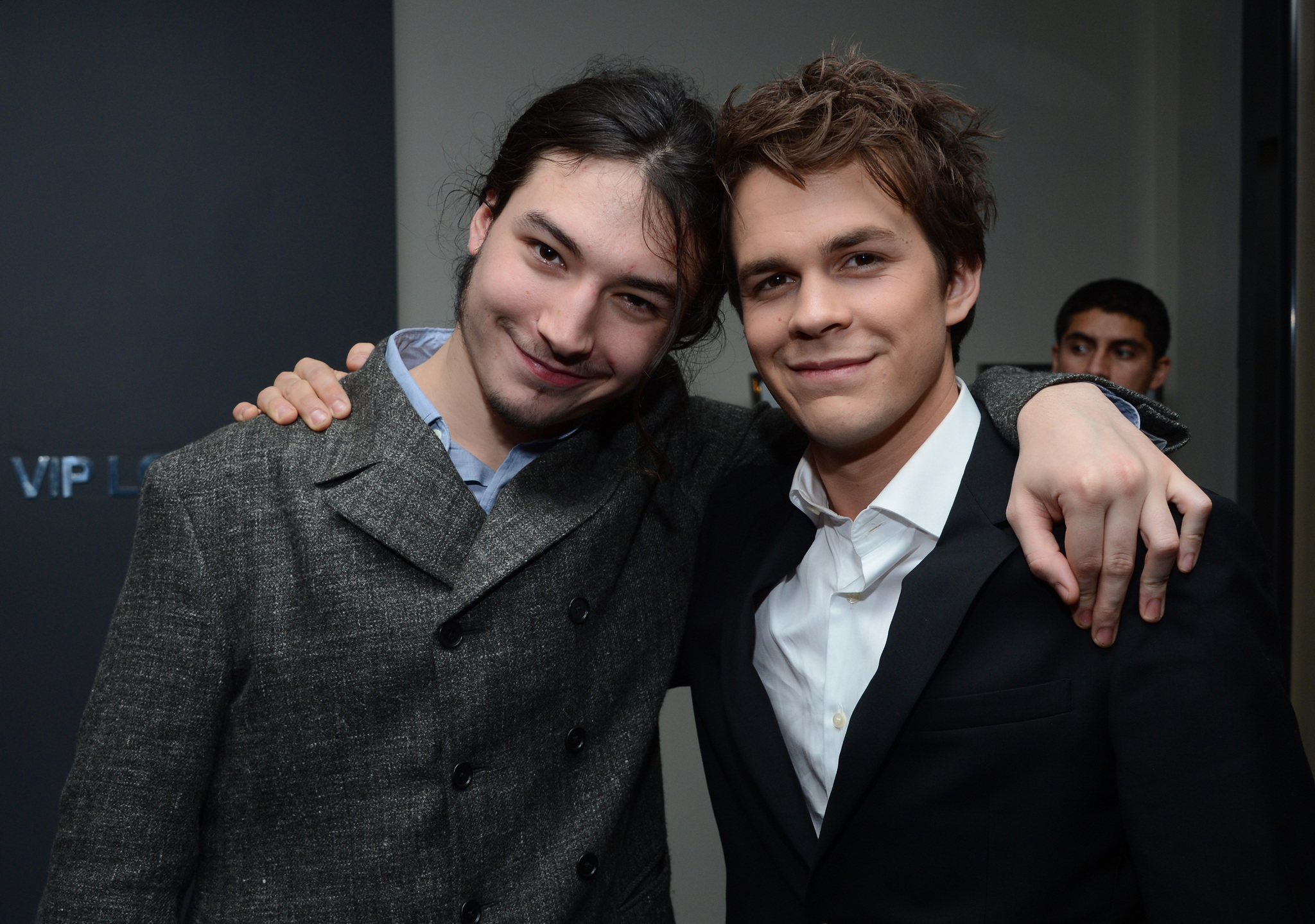 Johnny Simmons and Ezra Miller at event of The 39th Annual People's Choice Awards (2013)