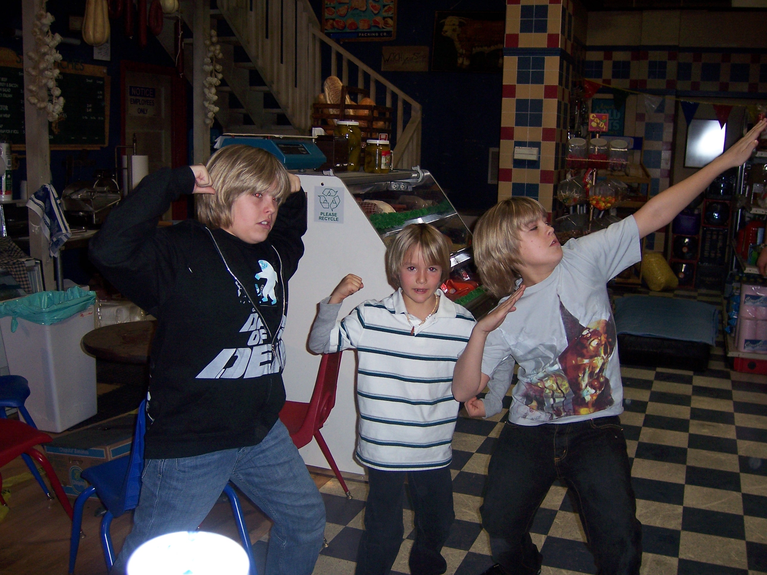 Alec Gray with Dylan and Cole Sprouse on set of Suite Life of Zack and Cody