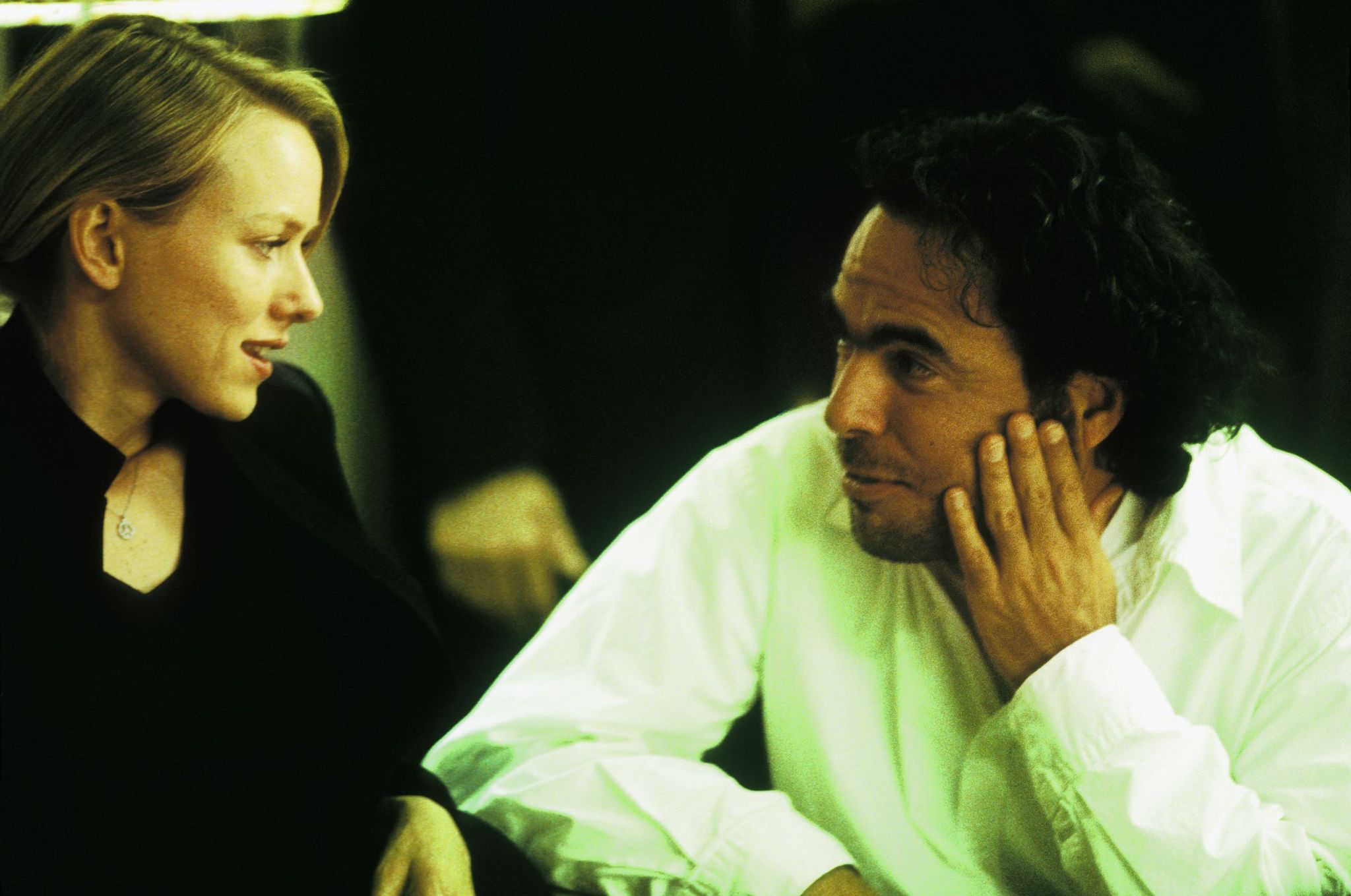 Still of Alejandro González Iñárritu and Naomi Watts in 21 gramas (2003)
