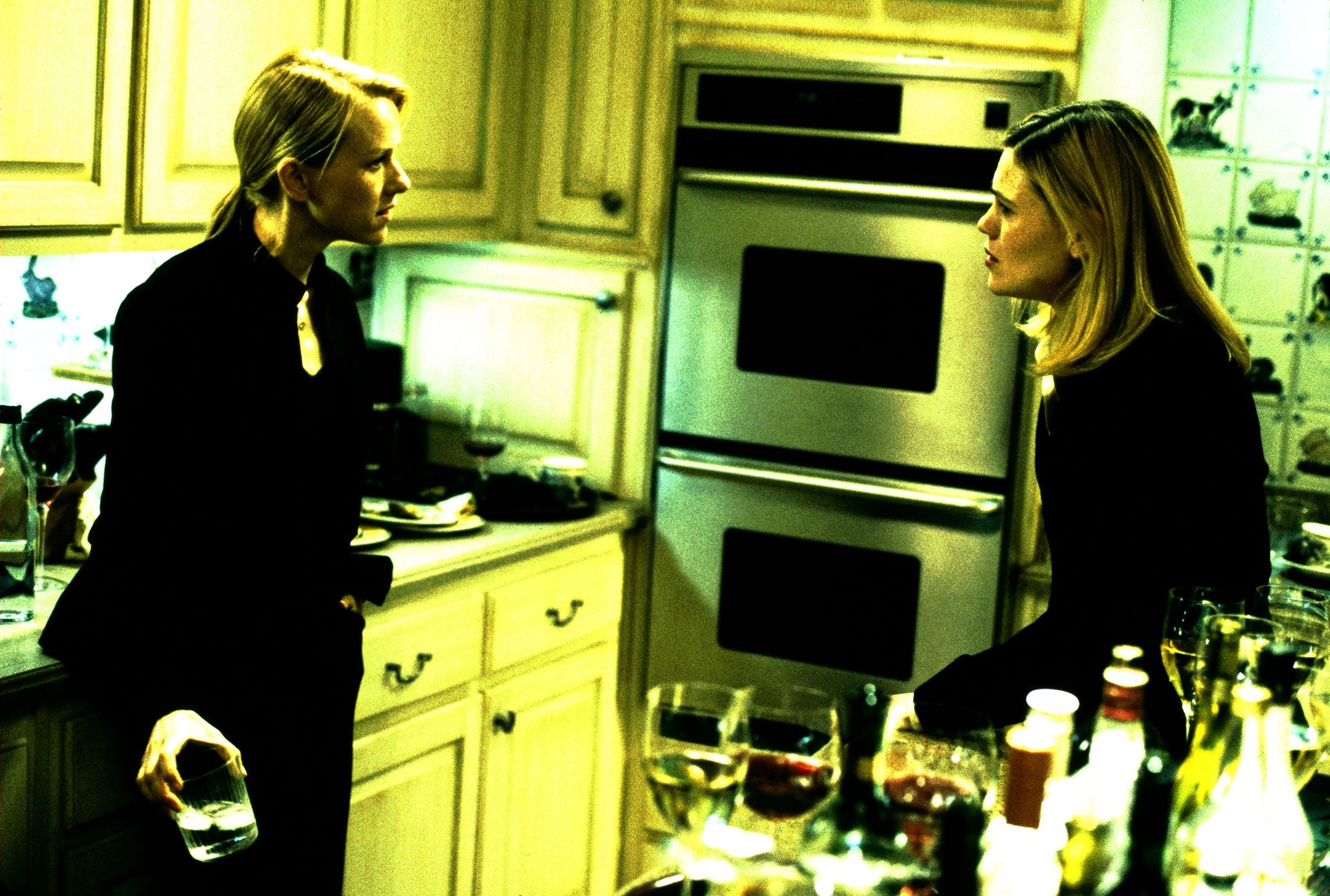 Still of Clea DuVall and Naomi Watts in 21 gramas (2003)