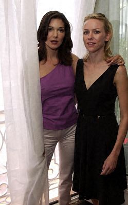 Laura Harring and Naomi Watts at event of Mulholland Dr. (2001)