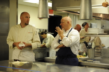 Still of Tom Colicchio and Hosea Rosenberg in Top Chef (2006)