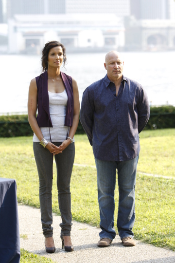 Still of Padma Lakshmi and Tom Colicchio in Top Chef (2006)