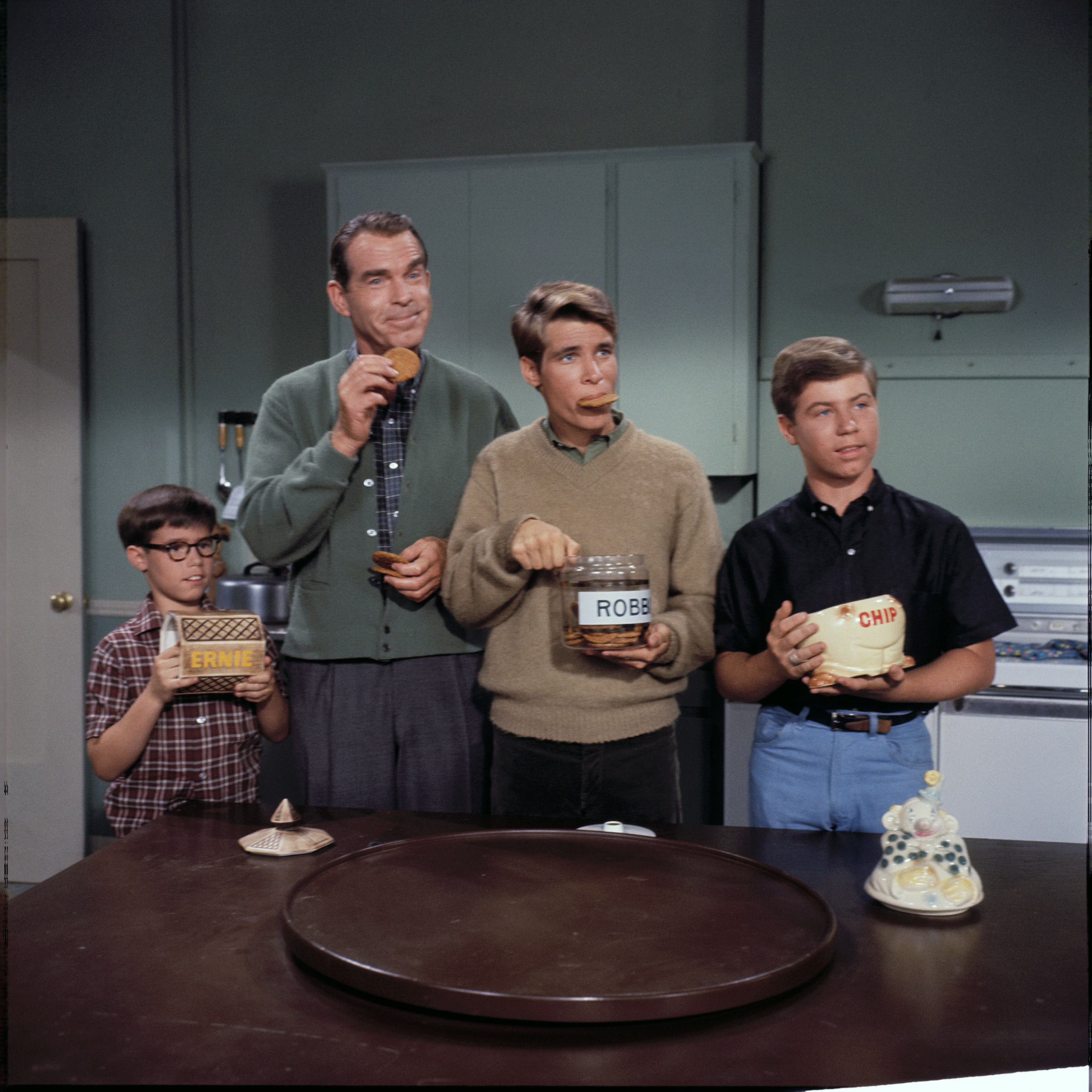 Still of Don Grady, Barry Livingston, Stanley Livingston and Fred MacMurray in My Three Sons (1960)