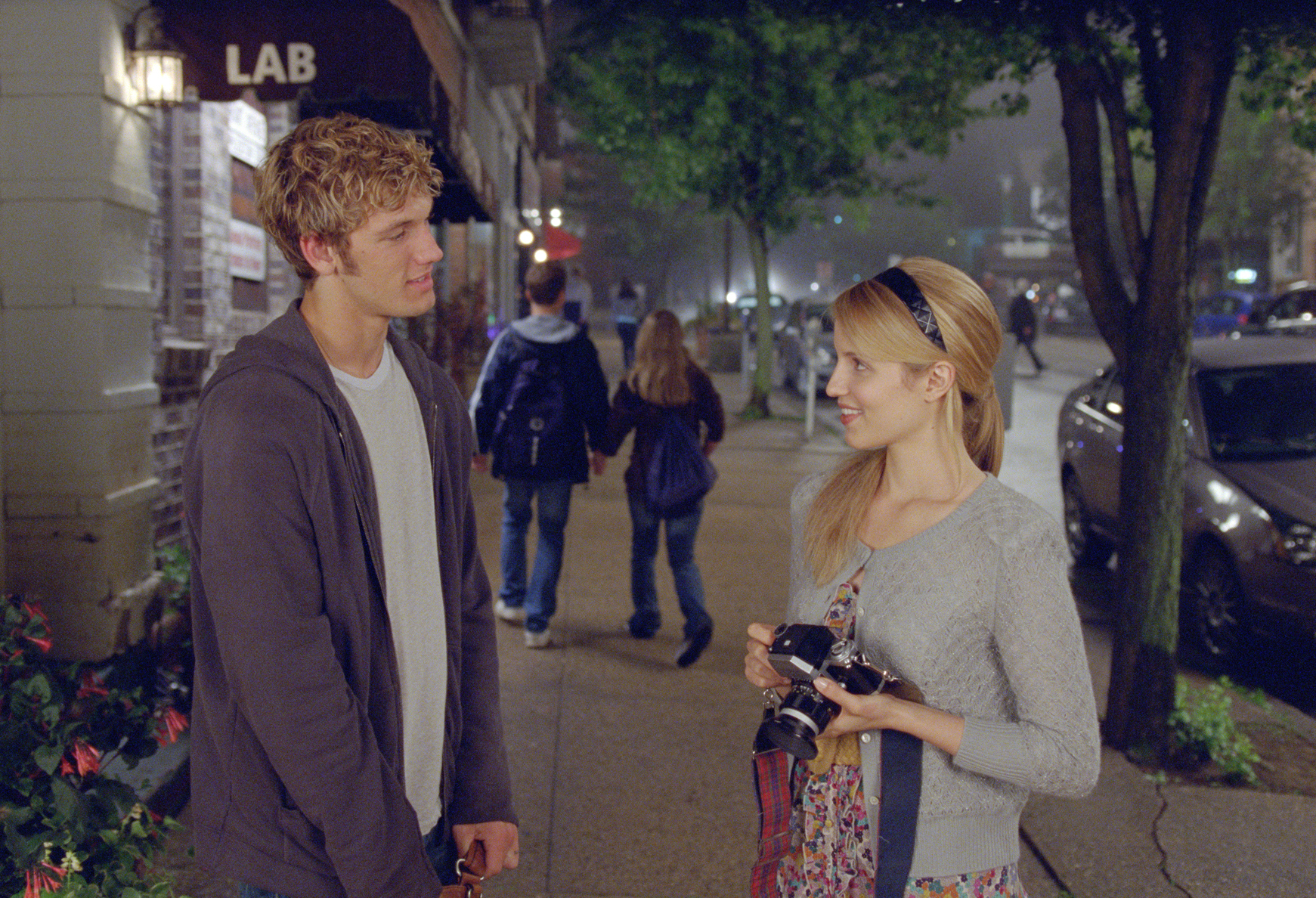 Still of Alex Pettyfer and Dianna Agron in Mano numeris ketvirtas (2011)