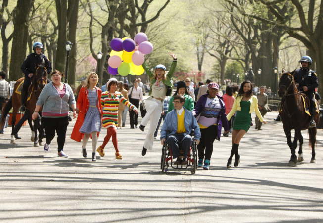 Still of Lea Michele, Naya Rivera, Ashley Fink, Dianna Agron, Kevin McHale, Jenna Ushkowitz, Amber Riley and Heather Morris in Glee (2009)