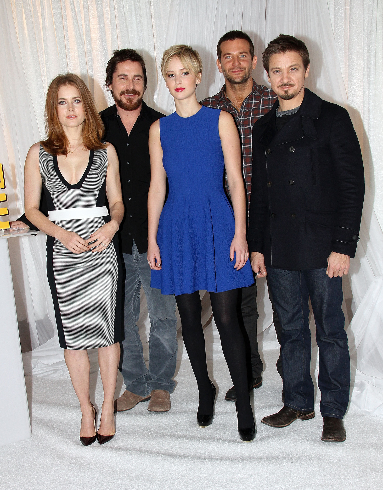 Christian Bale, Amy Adams, Bradley Cooper, Jeremy Renner and Jennifer Lawrence at event of Amerikietiska afera (2013)