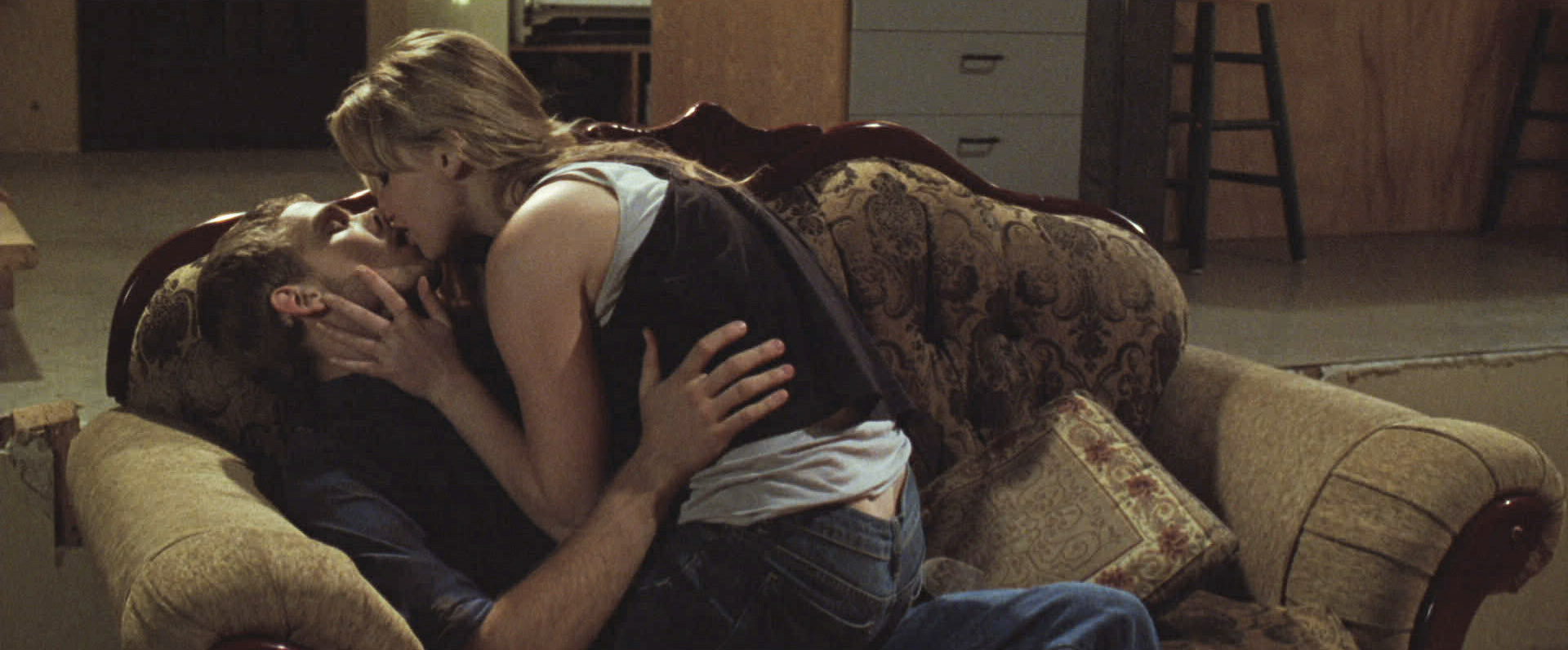 Still of Max Thieriot and Jennifer Lawrence in House at the End of the Street (2012)